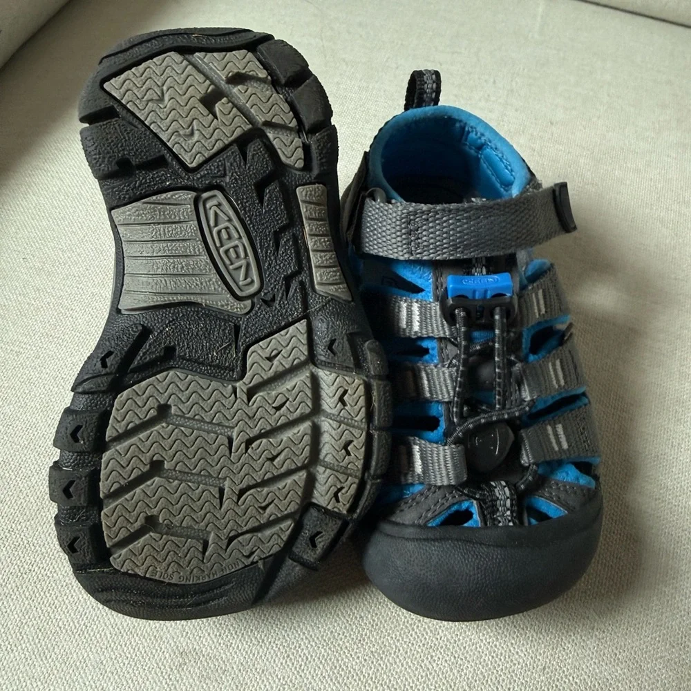 KEEN Unisex-Child Newport H2 Closed Toe Sandals. Toddler/little kid size 8